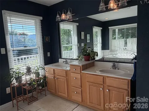136 Johnnie Hills Burnsville NC 28714