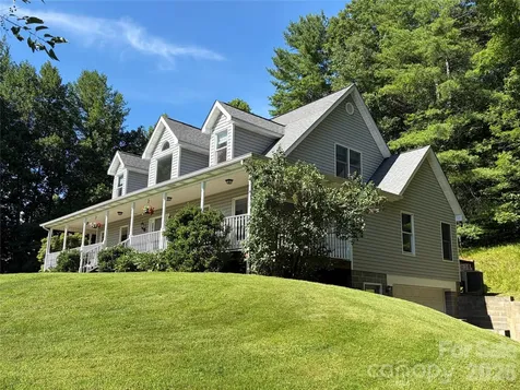136 Johnnie Hills Burnsville NC 28714
