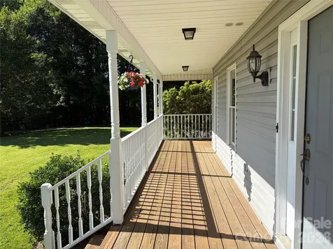 136 Johnnie Hills Burnsville NC 28714
