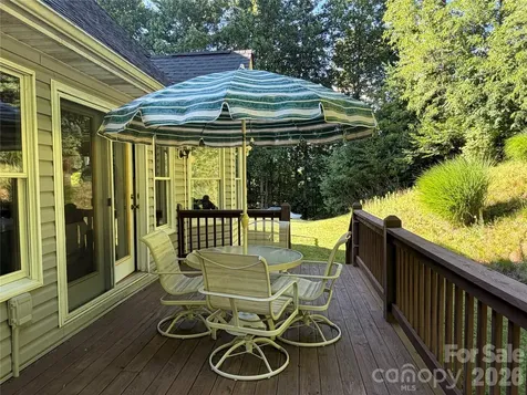 136 Johnnie Hills Burnsville NC 28714