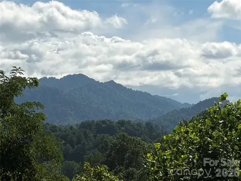 136 Johnnie Hills Burnsville NC 28714