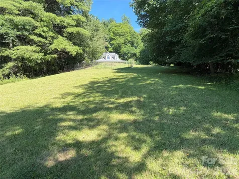 136 Johnnie Hills Burnsville NC 28714