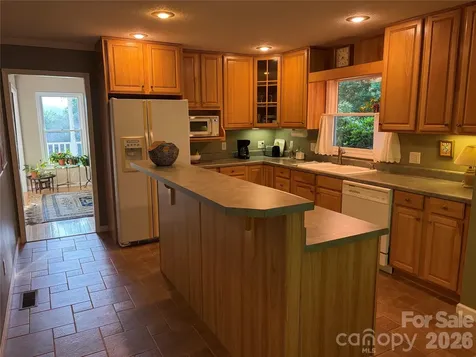 136 Johnnie Hills Burnsville NC 28714
