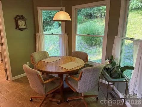 136 Johnnie Hills Burnsville NC 28714