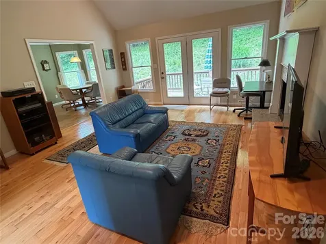 136 Johnnie Hills Burnsville NC 28714
