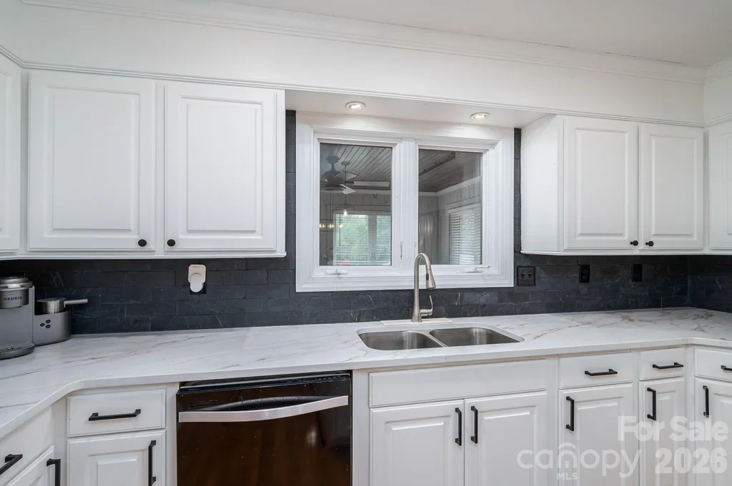 2206 Hillside Drive Dallas NC 28034