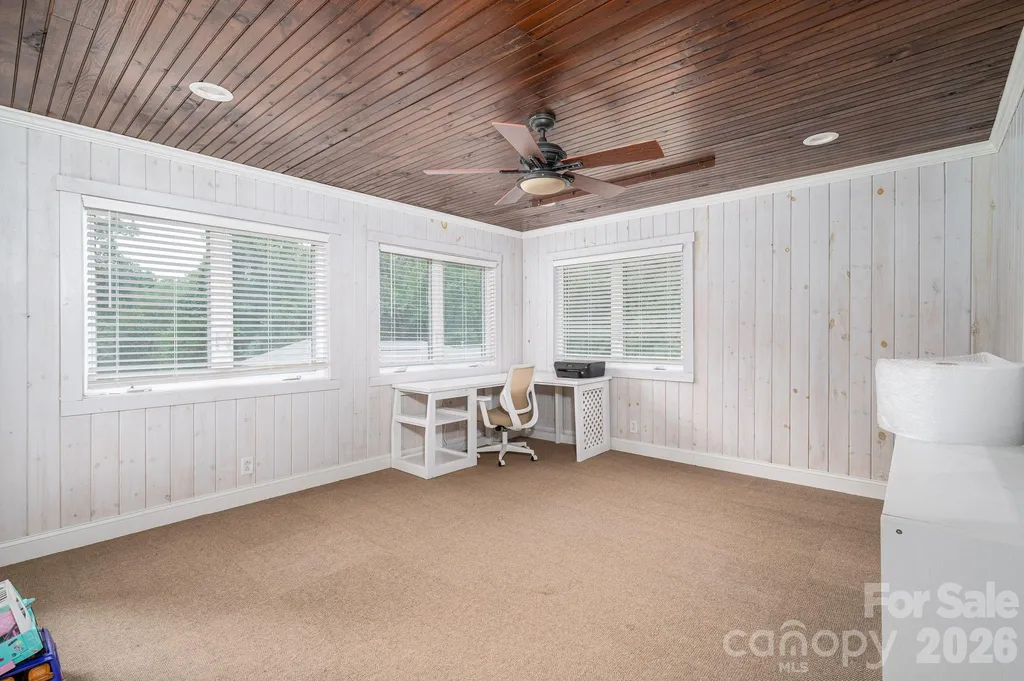 2206 Hillside Drive Dallas NC 28034