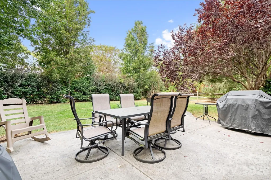 9407 Willow Tree Lane Charlotte NC 28277