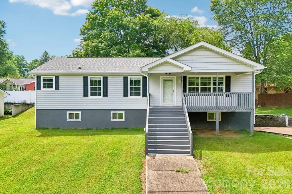 119 E Meadow Lane Horse Shoe NC 28742