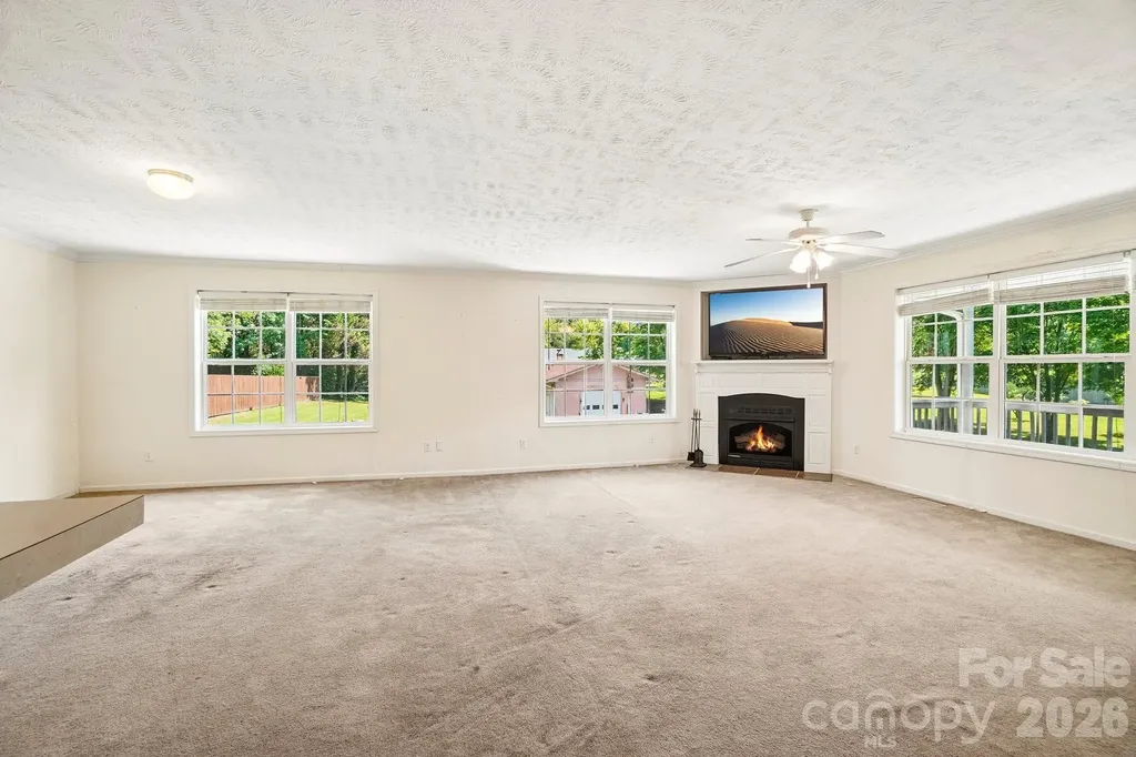 119 E Meadow Lane Horse Shoe NC 28742