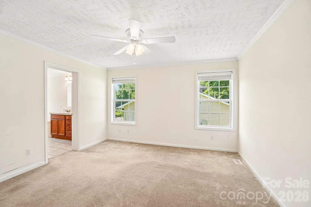 119 E Meadow Lane Horse Shoe NC 28742