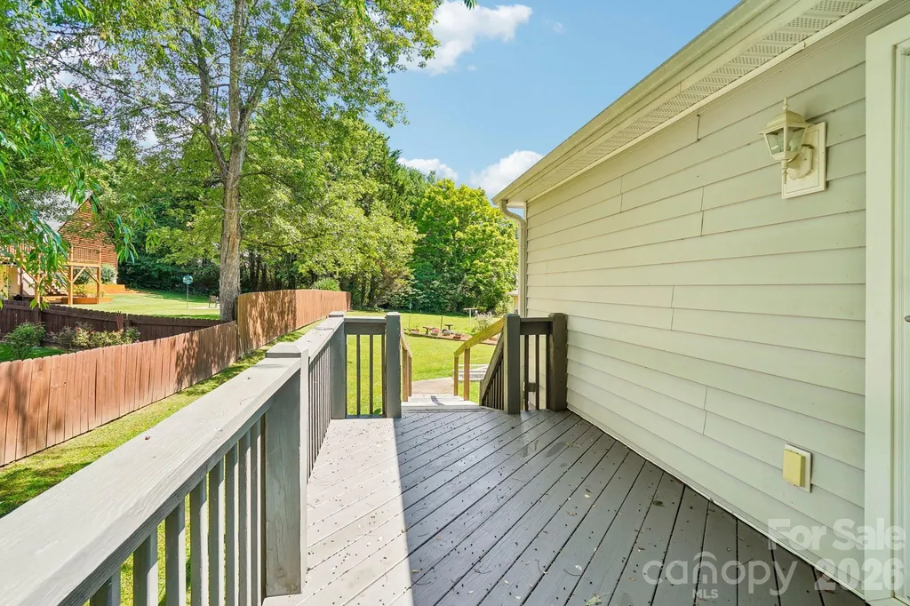 119 E Meadow Lane Horse Shoe NC 28742