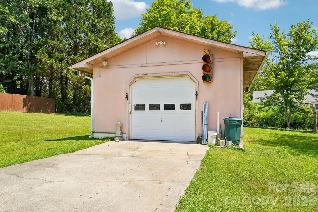 119 E Meadow Lane Horse Shoe NC 28742