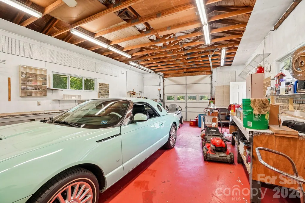 119 E Meadow Lane Horse Shoe NC 28742