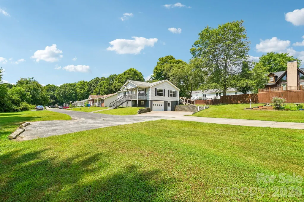 119 E Meadow Lane Horse Shoe NC 28742
