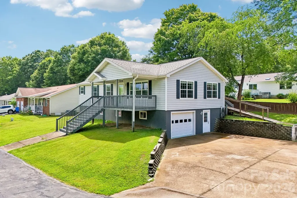119 E Meadow Lane Horse Shoe NC 28742