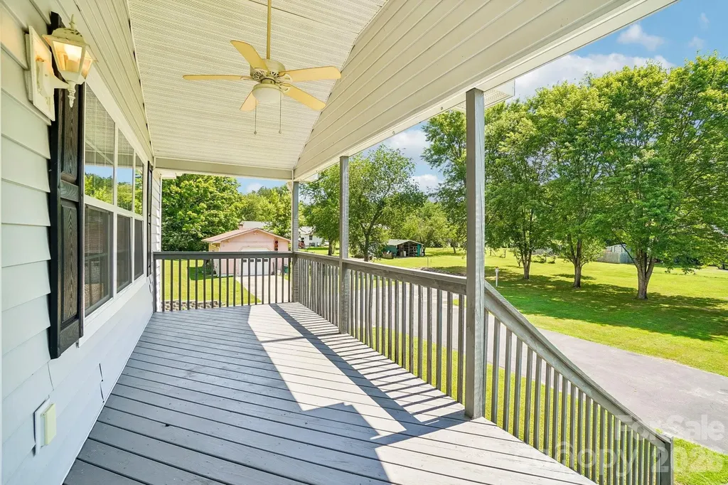 119 E Meadow Lane Horse Shoe NC 28742