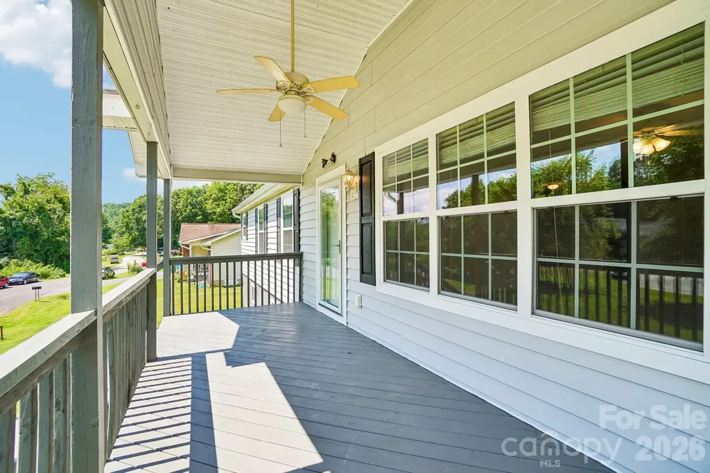 119 E Meadow Lane Horse Shoe NC 28742