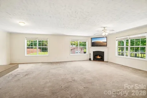 119 E Meadow Lane Horse Shoe NC 28742