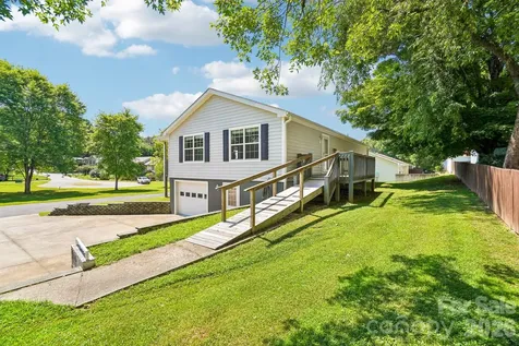119 E Meadow Lane Horse Shoe NC 28742