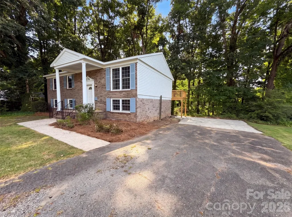 1716 Timberlane Street Gastonia NC 28054
