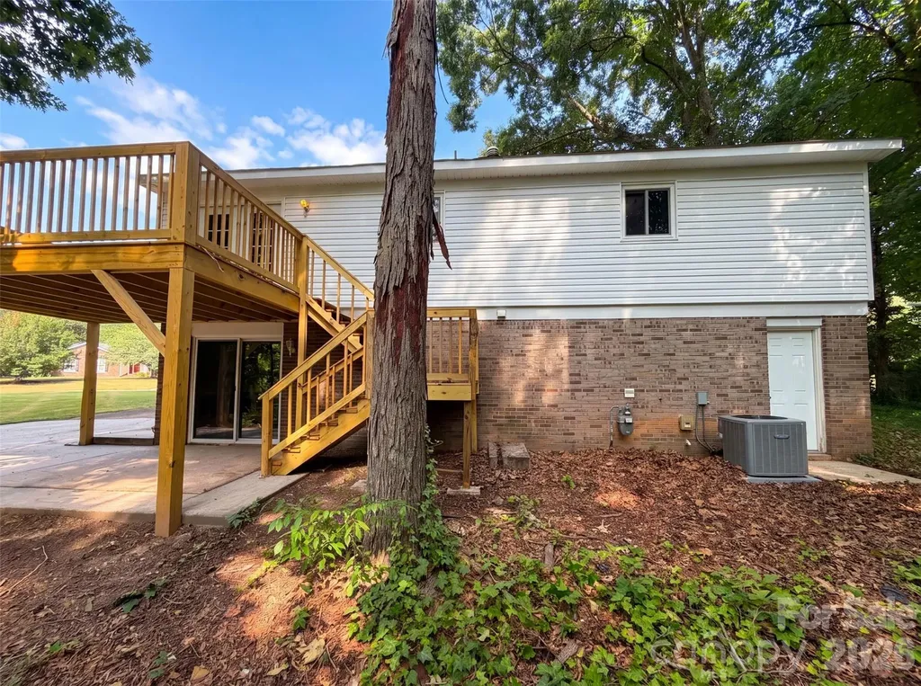 1716 Timberlane Street Gastonia NC 28054