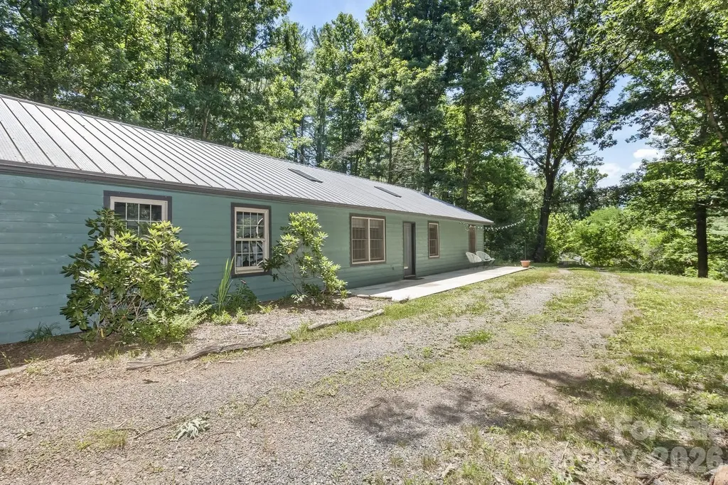104 Pokeberry Lane Leicester NC 28748