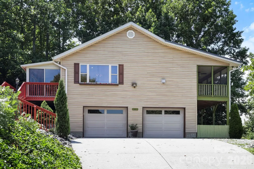 81 Chestnut Lane Hendersonville NC 28792