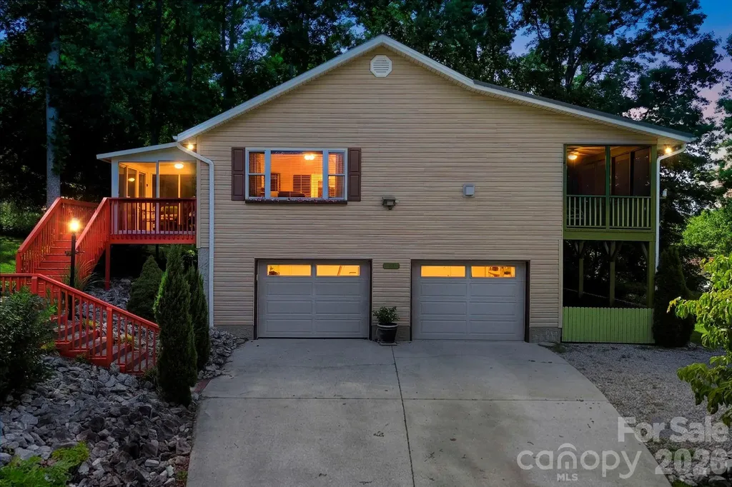 81 Chestnut Lane Hendersonville NC 28792