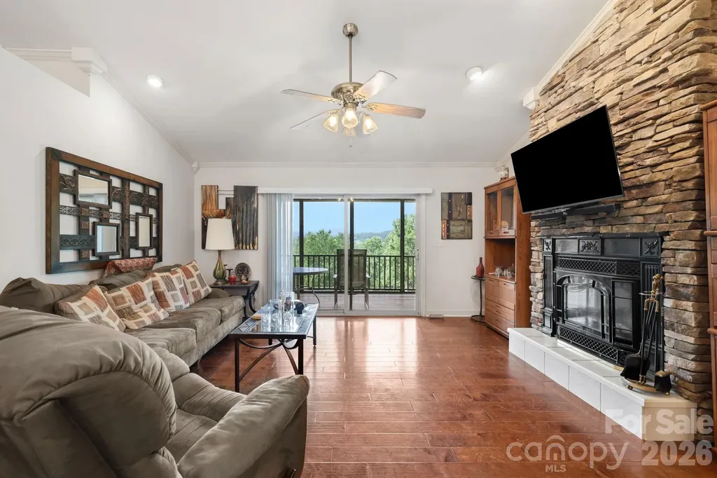 81 Chestnut Lane Hendersonville NC 28792