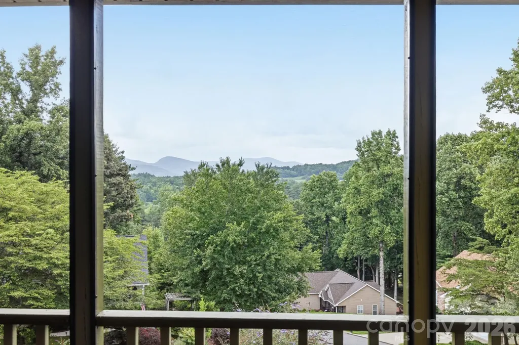 81 Chestnut Lane Hendersonville NC 28792
