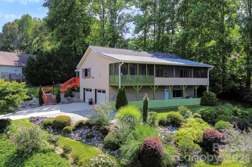 81 Chestnut Lane Hendersonville NC 28792