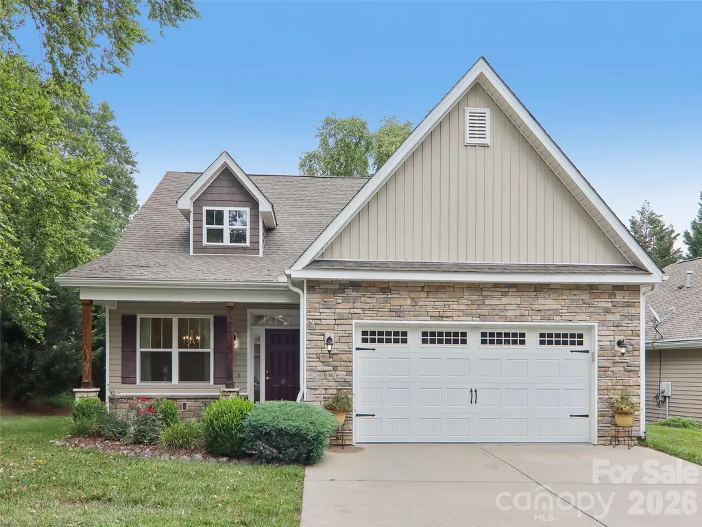 11 Eagle Pointe Way Flat Rock NC 28731