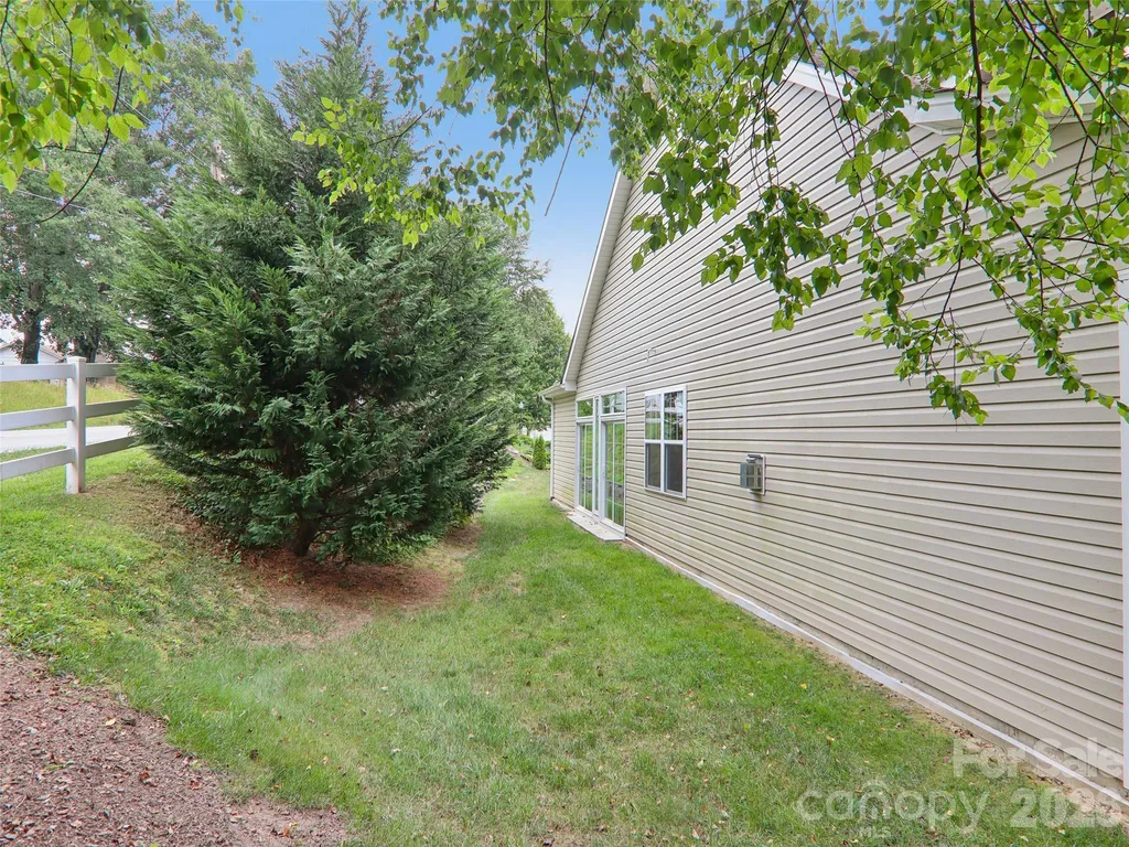 11 Eagle Pointe Way Flat Rock NC 28731