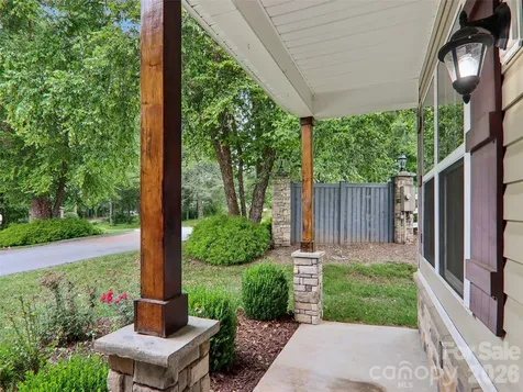 11 Eagle Pointe Way Flat Rock NC 28731