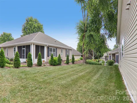 11 Eagle Pointe Way Flat Rock NC 28731
