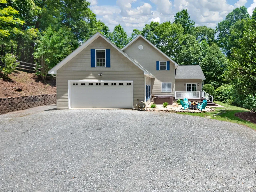 49 Indian Ridge Trail Hendersonville NC 28739