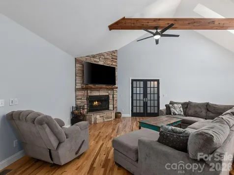 49 Indian Ridge Trail Hendersonville NC 28739