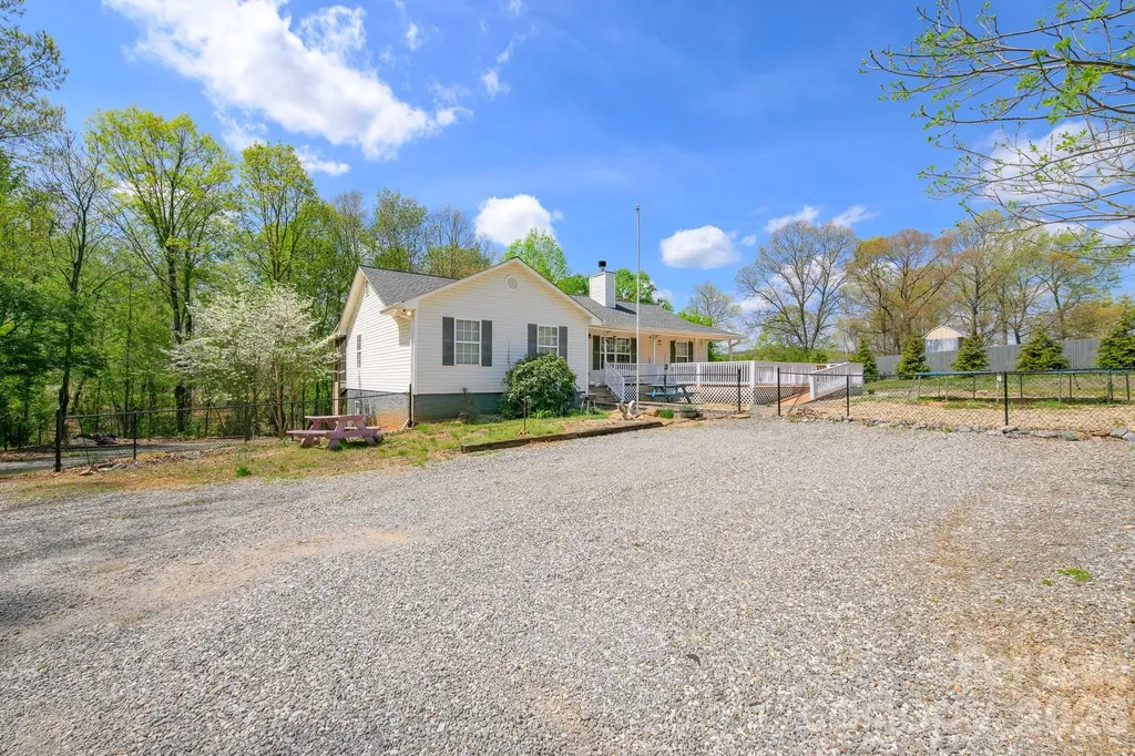 533 Tuckers Grove Road Statesville NC 28625