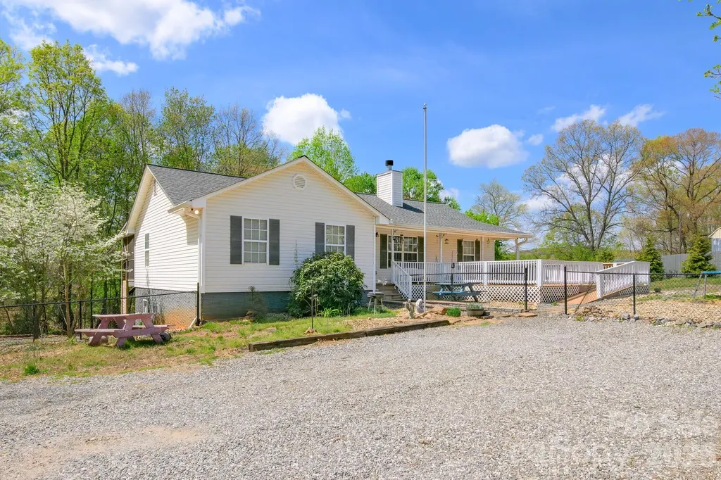533 Tuckers Grove Road Statesville NC 28625