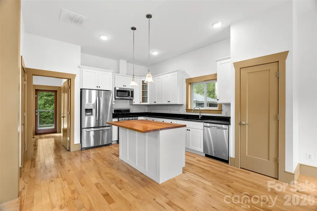 337 Sand Hill Road Asheville NC 28806