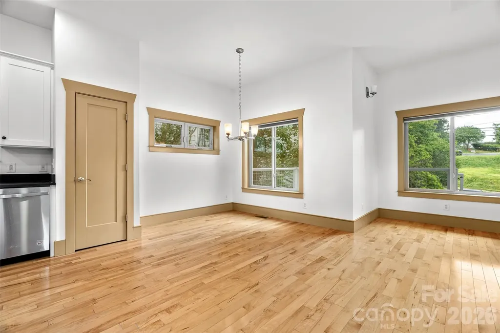 337 Sand Hill Road Asheville NC 28806