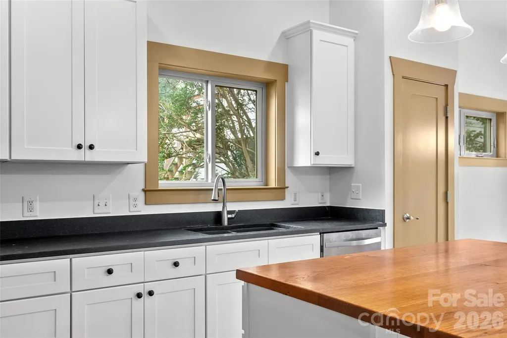 337 Sand Hill Road Asheville NC 28806