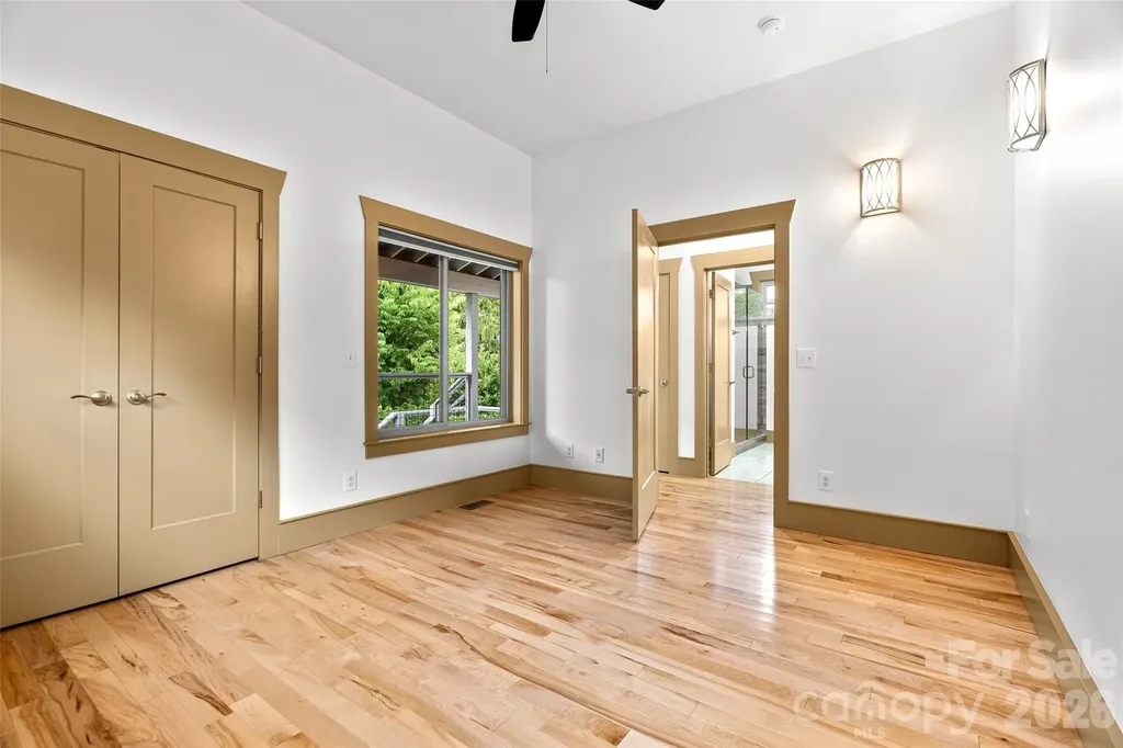 337 Sand Hill Road Asheville NC 28806