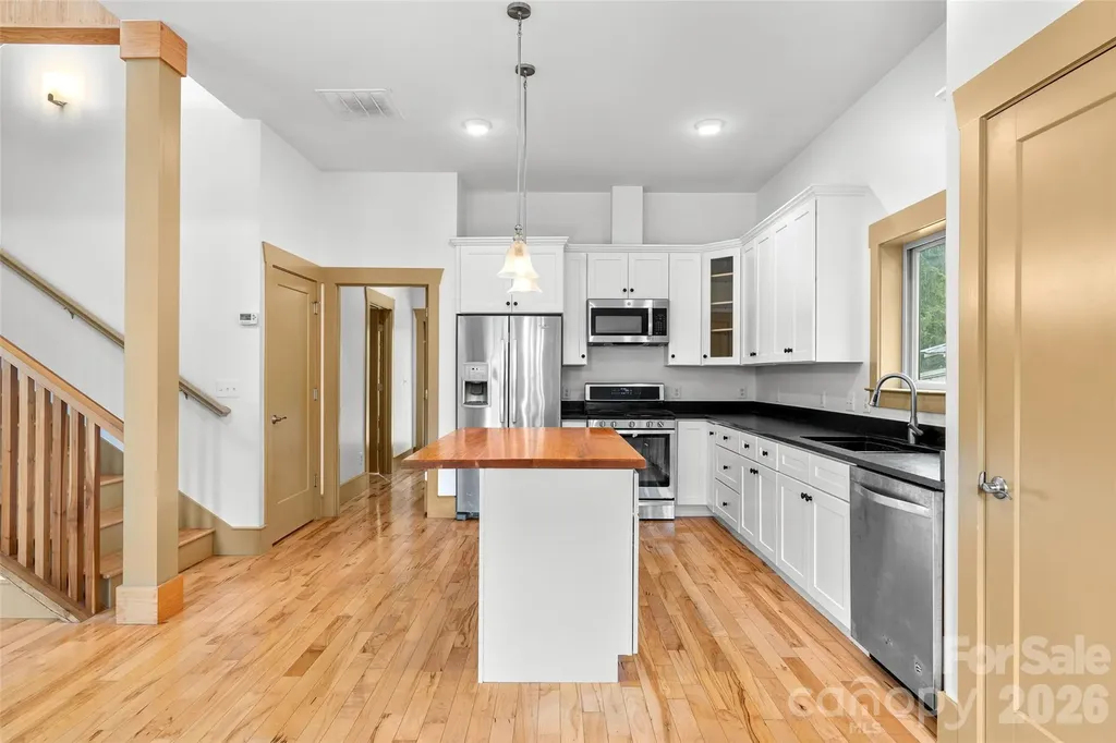 337 Sand Hill Road Asheville NC 28806