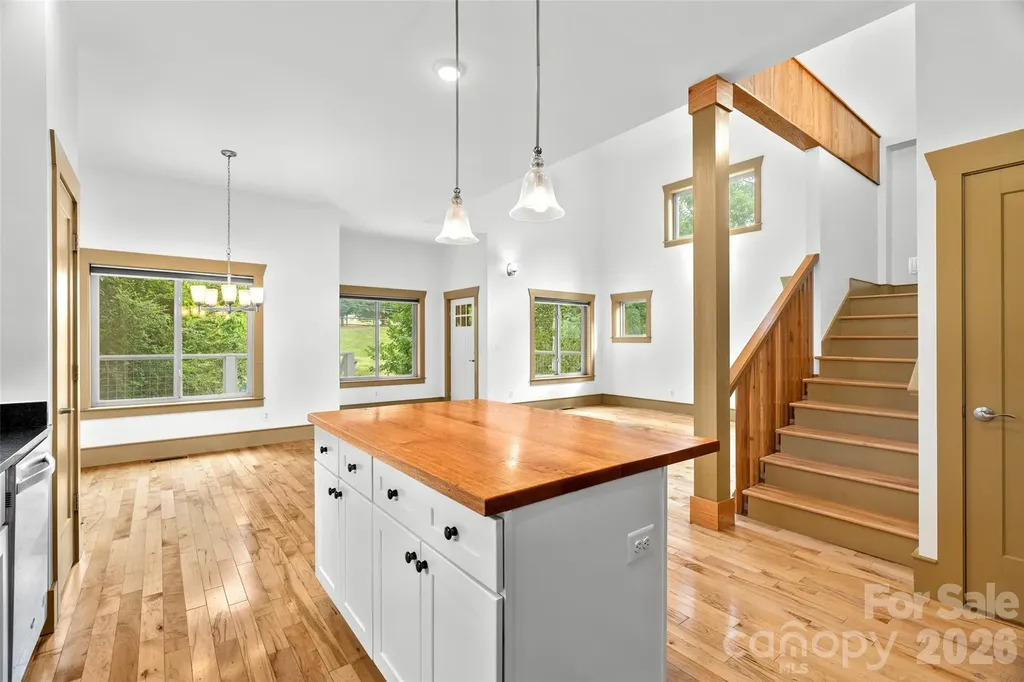337 Sand Hill Road Asheville NC 28806