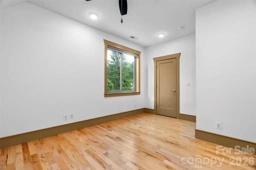 337 Sand Hill Road Asheville NC 28806