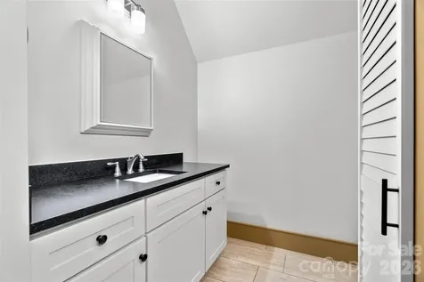 337 Sand Hill Road Asheville NC 28806