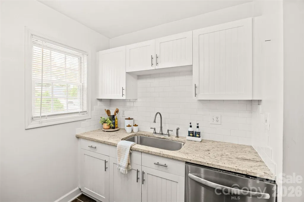 1562 Pecan Avenue Charlotte NC 28205