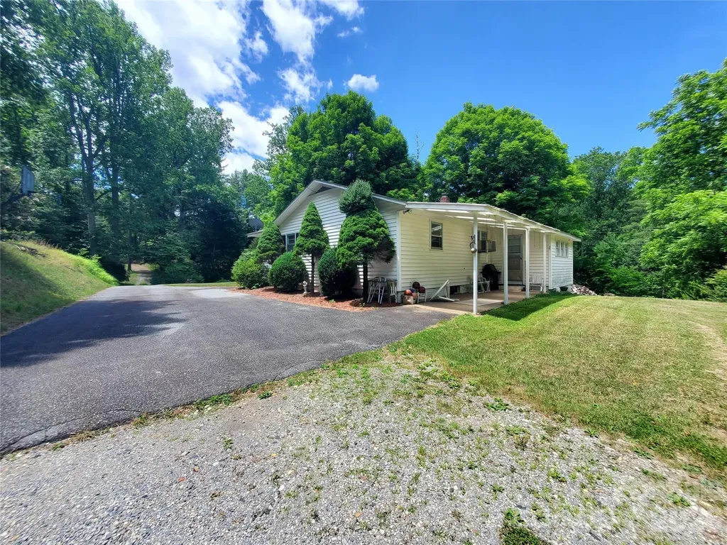 886 Hanging Rock Road Spruce Pine NC 28777